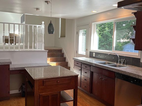 Kitchen looking to family room