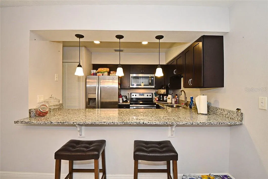 2 bed, 2.5 bath, 1156 sqft, $1,800 — Photo 3