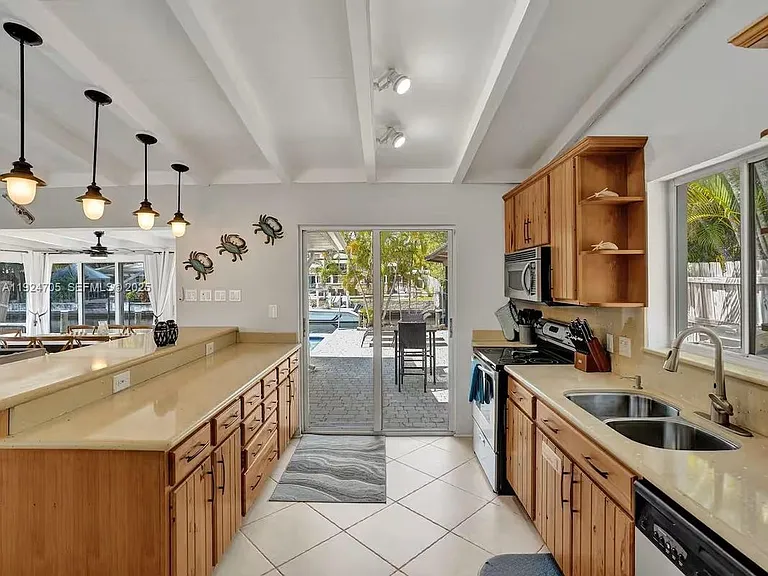 2525 Gulfstream Ln #HOME — Photo 5