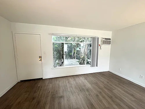470 S Mariposa Ave #7 — Photo 4