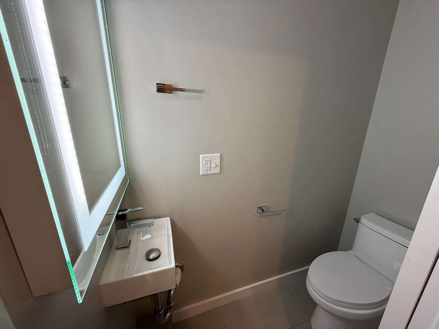 2 bed, 2.5 bath, 1043 sqft, $2,000 — Photo 4
