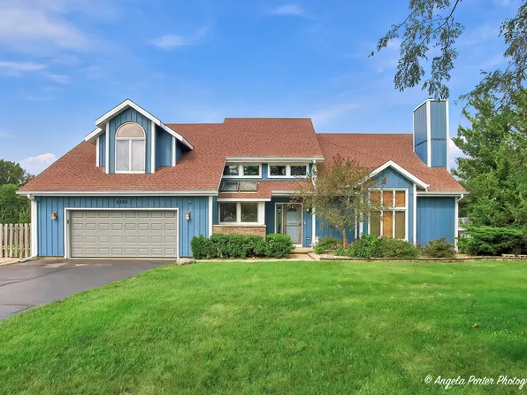 8302 White Oaks Rd, Wonder Lake, IL 60097