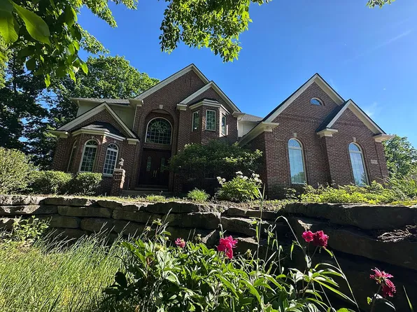 1715 Hamilton Dr, Bloomfield Hills, MI 48302