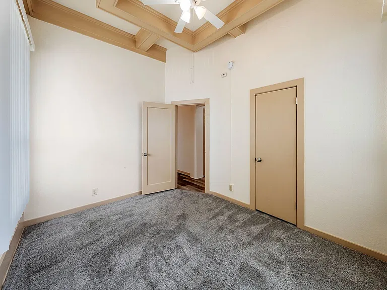 207 Chester Ave — Photo 12