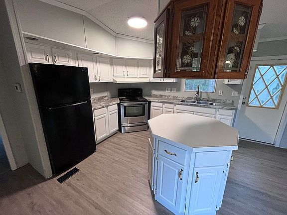 3rd image of 193 Deepwood Ave