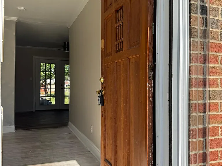 717 Glensford Dr — Photo 3