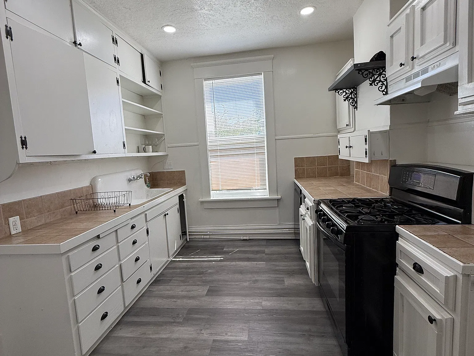 4 bed, $1,800 — Photo 4