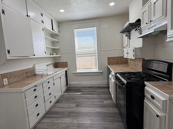 4th image of 161 W Center St