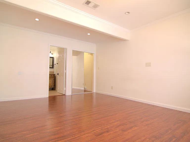 6730 Balboa Blvd — Photo 15