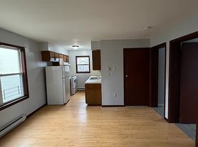 352 S 6th St, Newark, NJ
