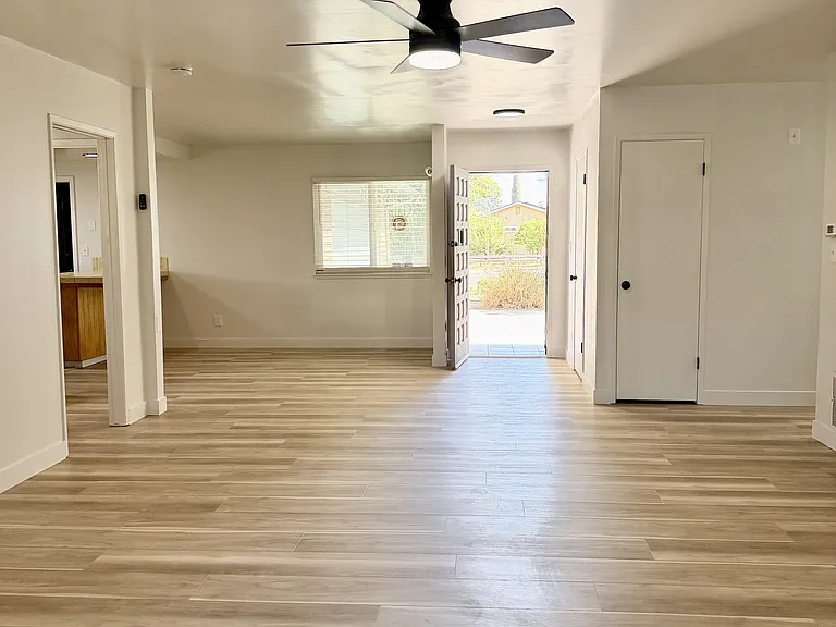 3636 W Tulare Ave — Photo 19