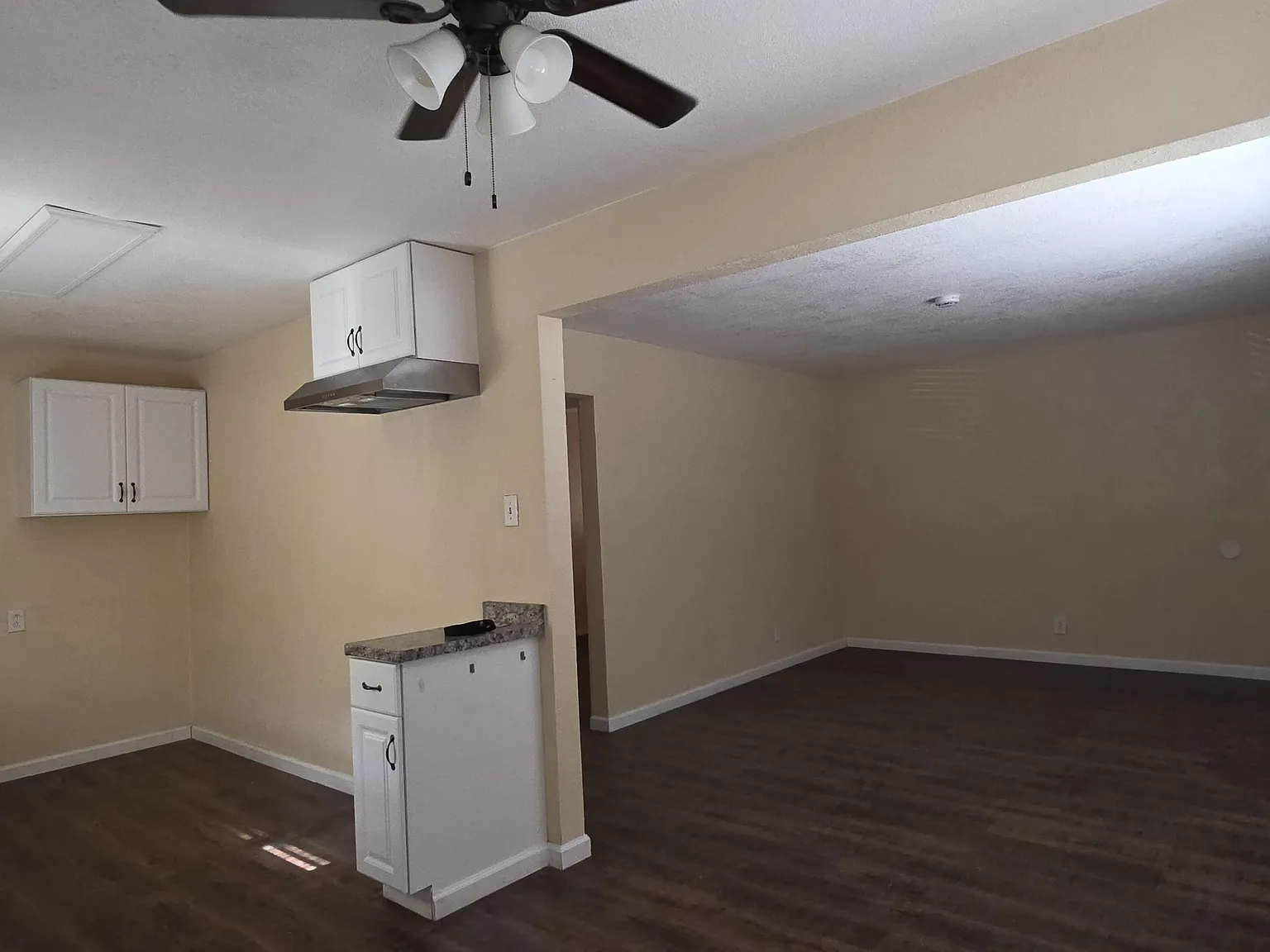 3 bed, 912 sqft, $1,795 — Photo 2