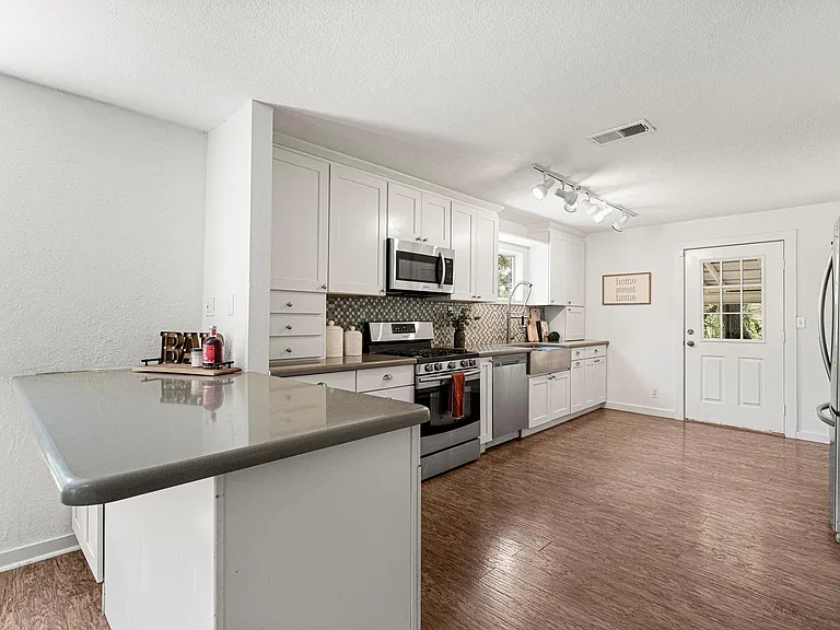 2591 Spring Valley Dr — Photo 9