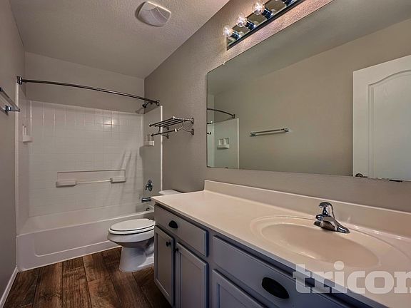 4th image of 1098 E Kelsi Ave