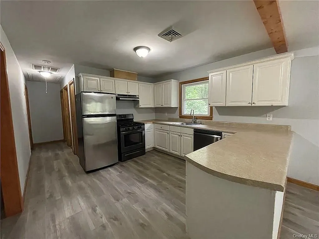 3 bed, $2,900 — Photo 1