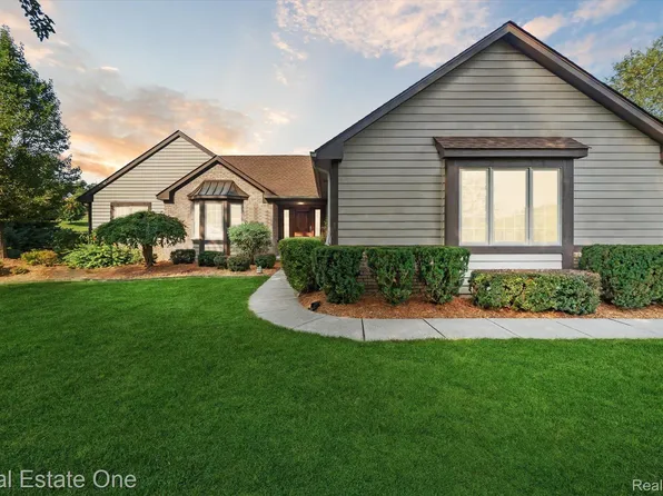 6799 High Pine Dr, Davisburg, MI 48350