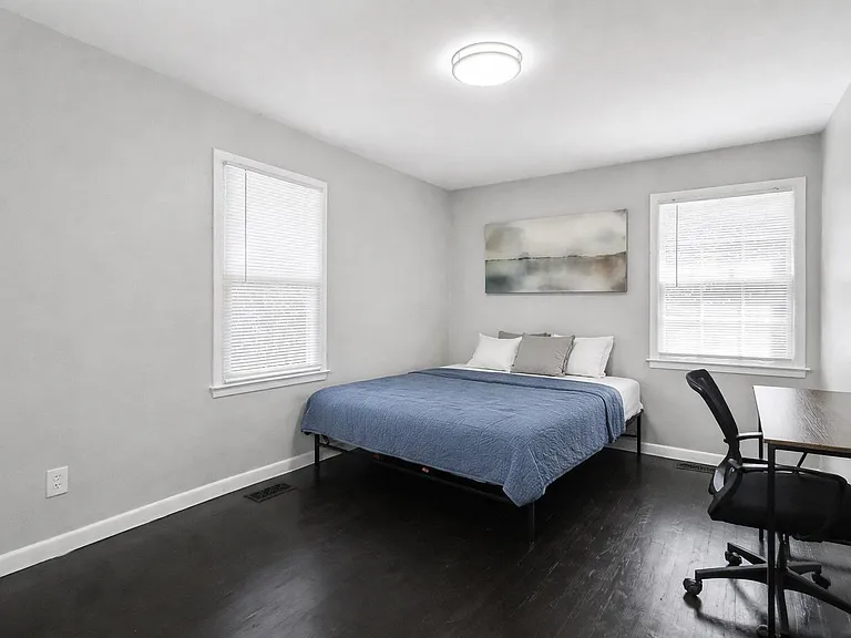 Stanford Cir — Photo 1
