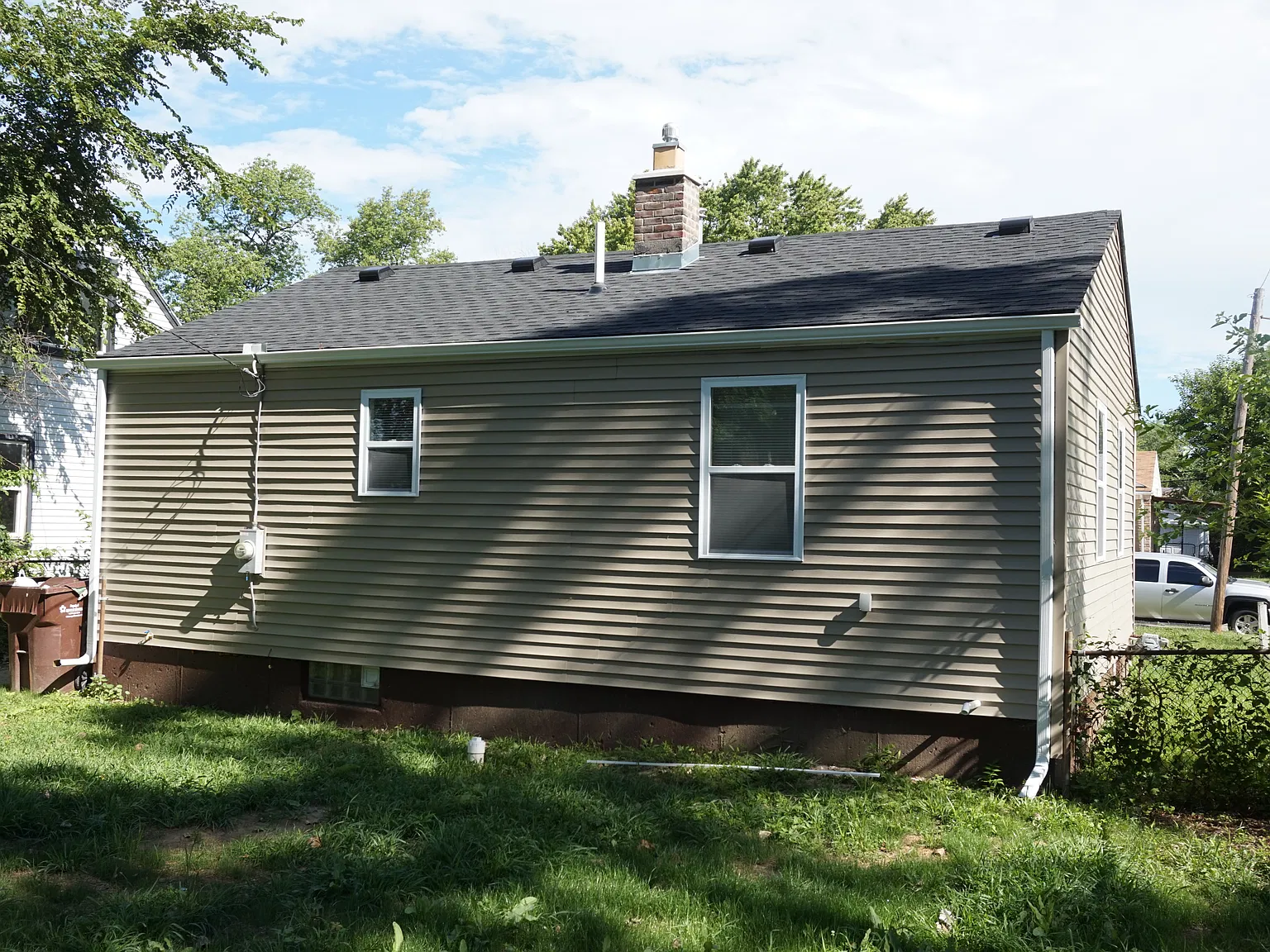 3 bed, 950 sqft, $1,300 — Photo 3