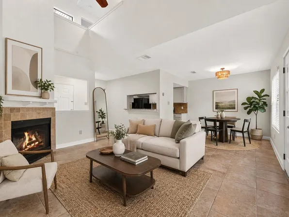 512 Eberhart Ln APT 203, Austin, TX 78745