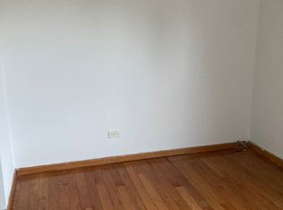 835 Portsmouth Dr, Island Lake, IL 60042