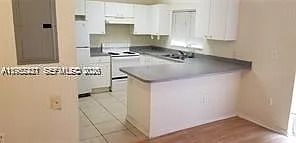 3926 SW 52nd Ave — Photo 5