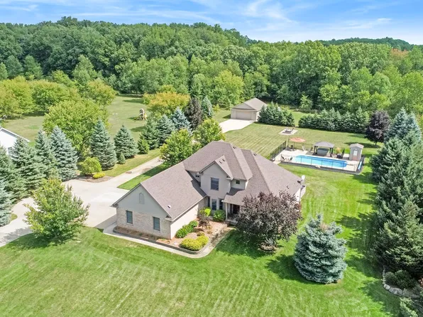 1170 Purdy Ln, Howell, MI 48843