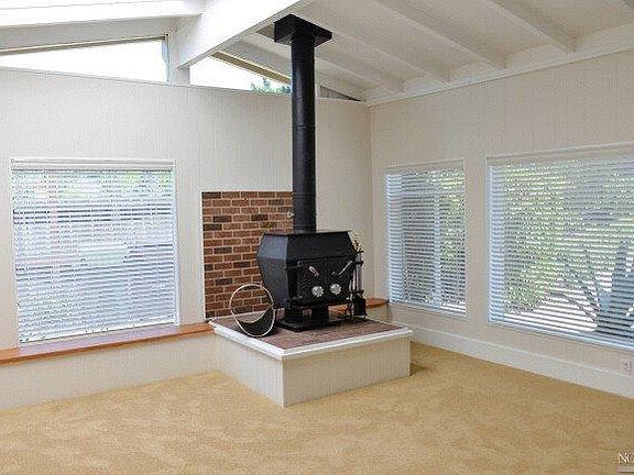 4th image of 710 Hilary Dr