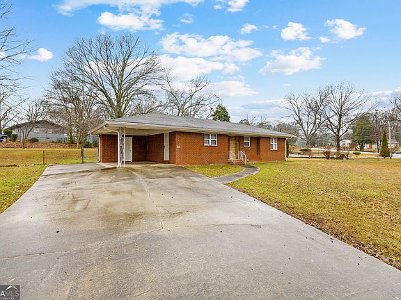 3rd image of 257 Fayetteville Rd