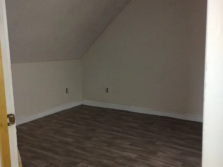 60 Pulaski St #1 — Photo 5
