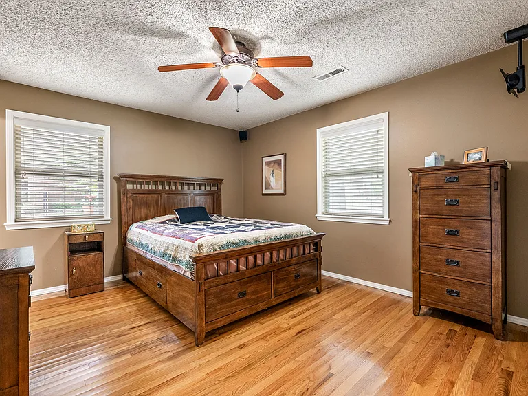 2917 N Mayberry Ln — Photo 6