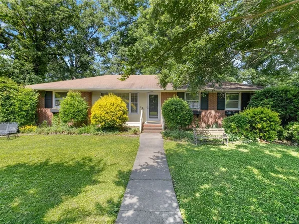 101 Homestead Dr, Colonial Heights, VA 23834