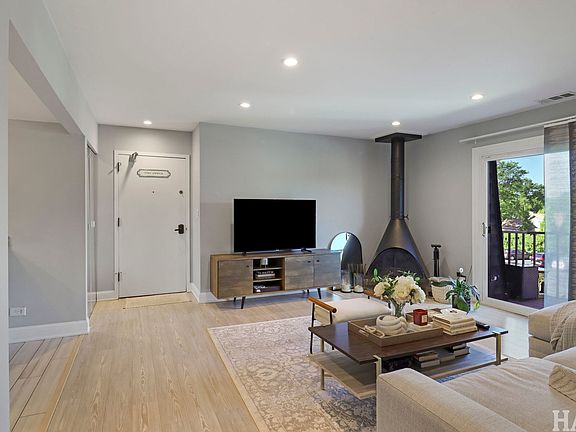 2nd image of 701 Limerick Ln APT 3A