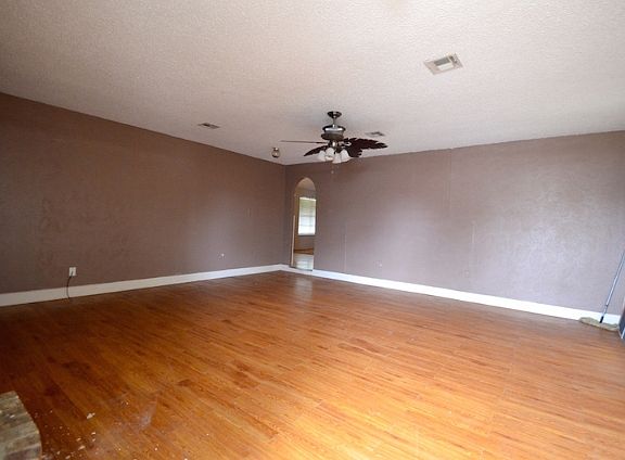 5th image of 215 Lawndale Dr