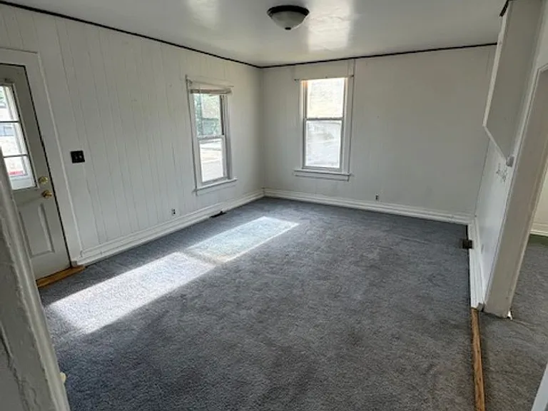 102 2nd Ave NW — Photo 6