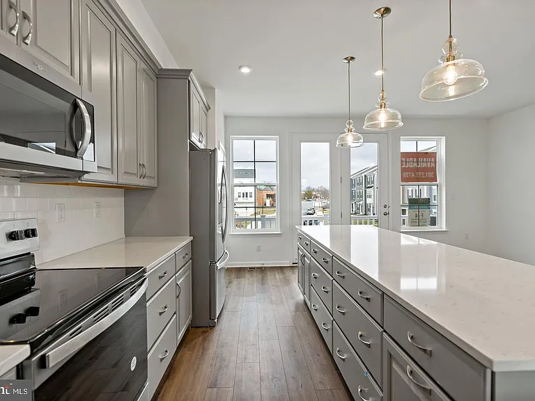646 Hemsworth Ln — Photo 21