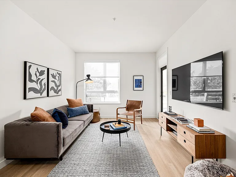 1131 Lawrence Ave — Photo 13