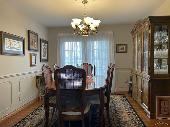 4th image of 3091 Wintergreen Dr W