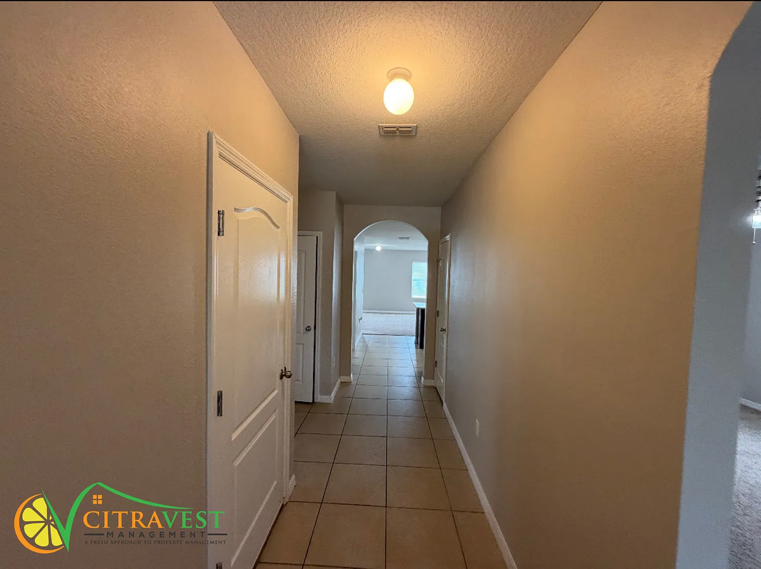 Winter Haven 4 Bedroom, Community Pool! — Photo 3