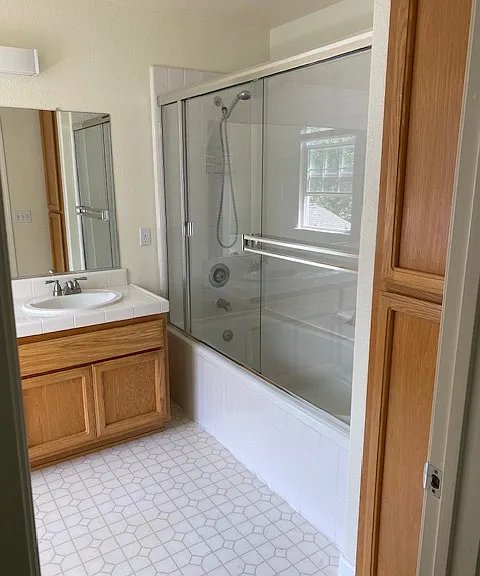 1321 Farragut Cir — Photo 24