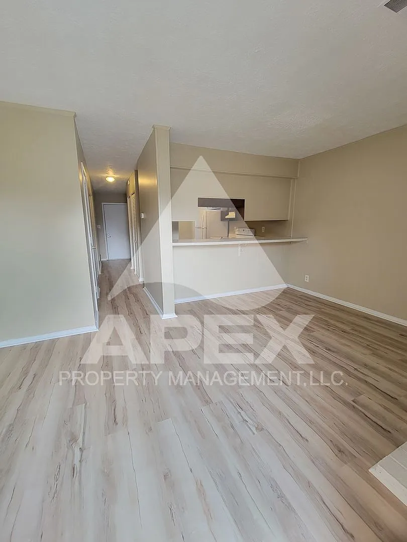 Nice 2 Bd | 1.5 Ba Townhouse in West Knox off Cedarbluff! End Unit!! — Photo 3