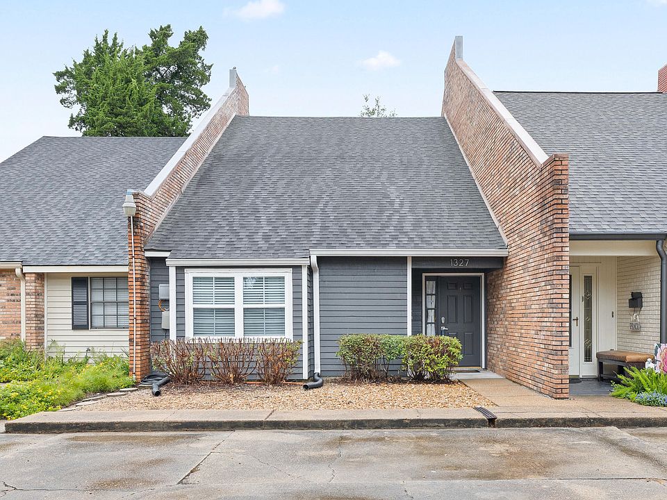 1st image of 1327 W Saint Mary Blvd
