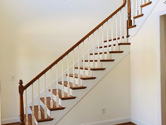 Entrance foyer staircase