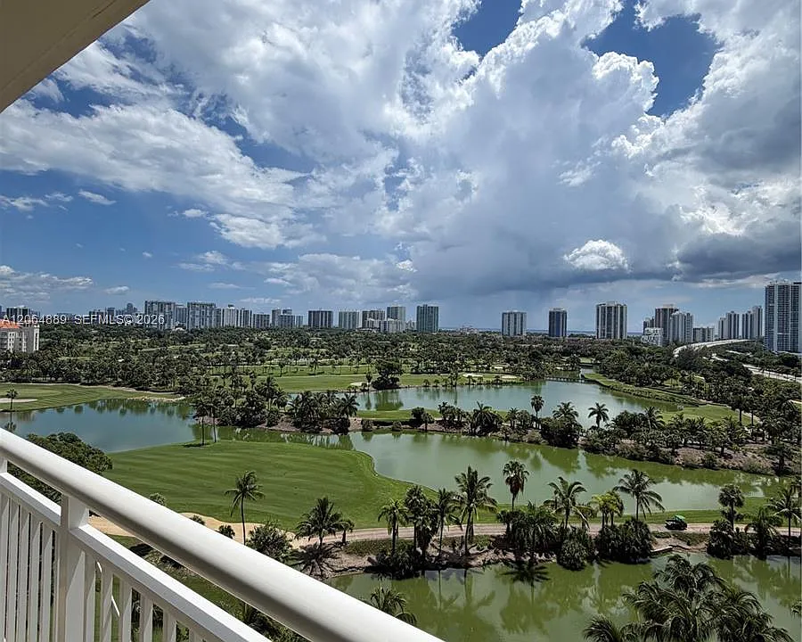 19501 W Country Club Dr #1215
