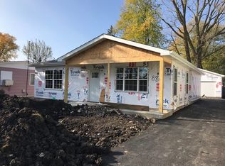 886 Taylor Ave, Aurora, IL 60506