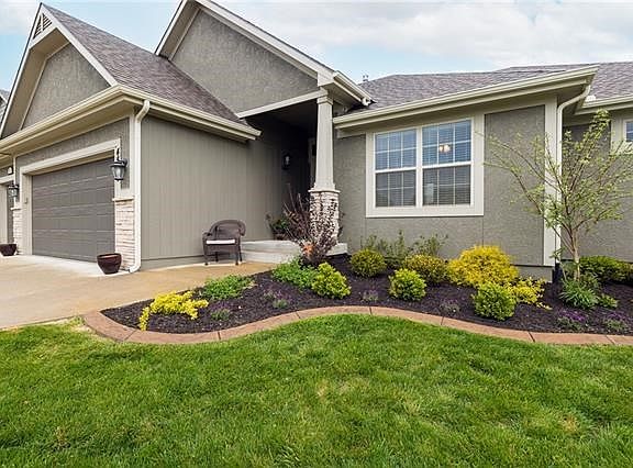 2nd image of 4704 NE 91st St