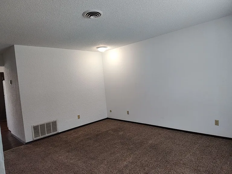 618 Boxwood Dr #1-4 — Photo 3