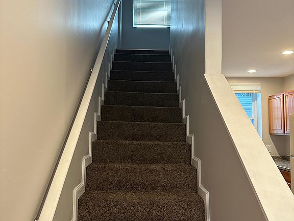 3rd image of 928 S Belnord Ave