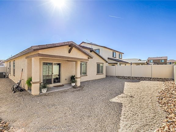 3rd image of 102 E Verde Way