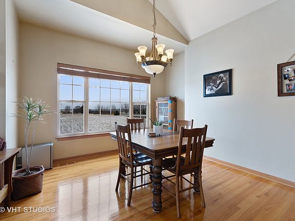 5th image of 681 E Willow St #681