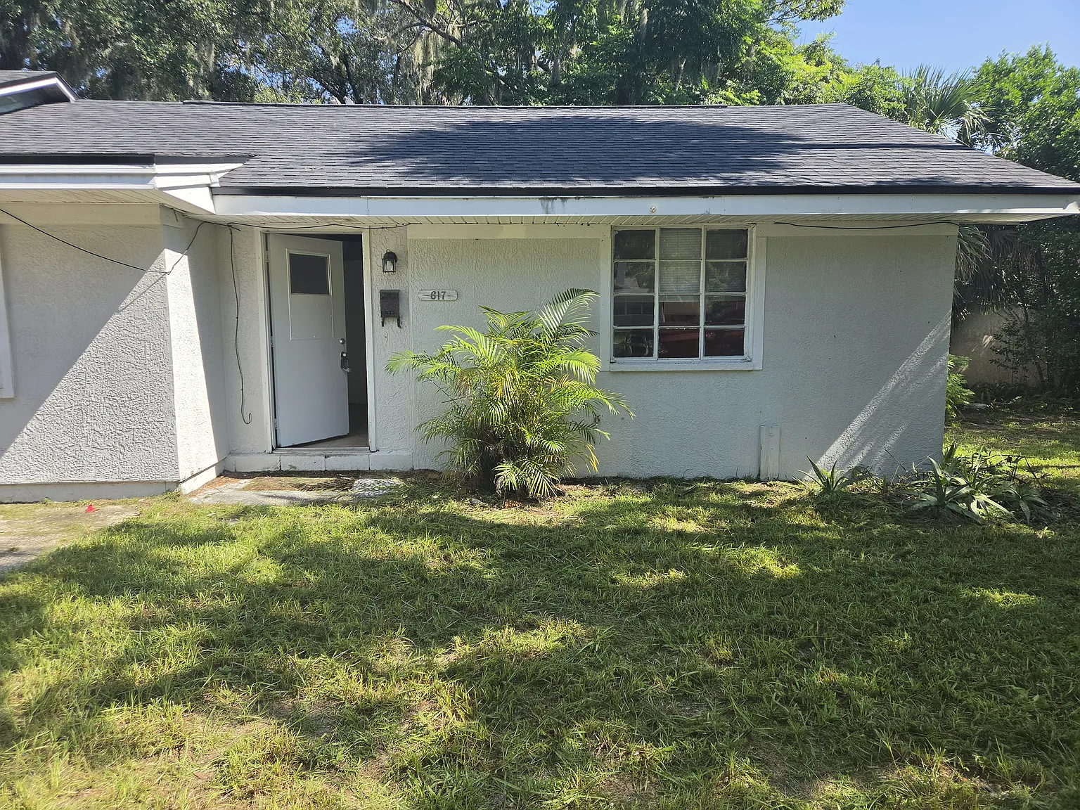 617 W Howry Avenue — Photo 2